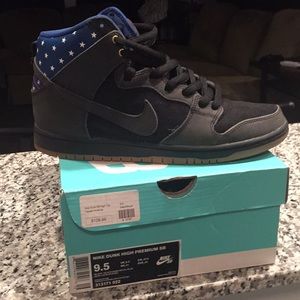 Nike SB Dunk High Captain America’s